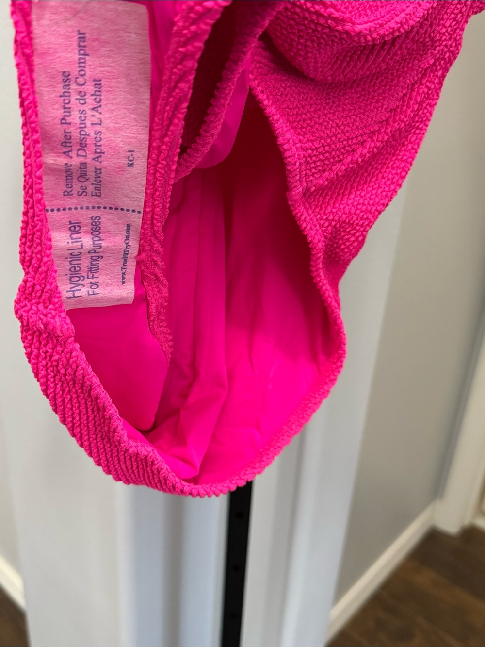 GOOD AMERICAN Bright Pink One Piece Crinkled Swimsuit Swim Plus Size 2XL/3XL - Picture 5 of 9
